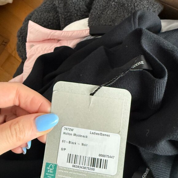 NWT Canada Goose Women's Holton Mockneck Sweatshirt Black Merino Wool Sz Small - Picture 3 of 10